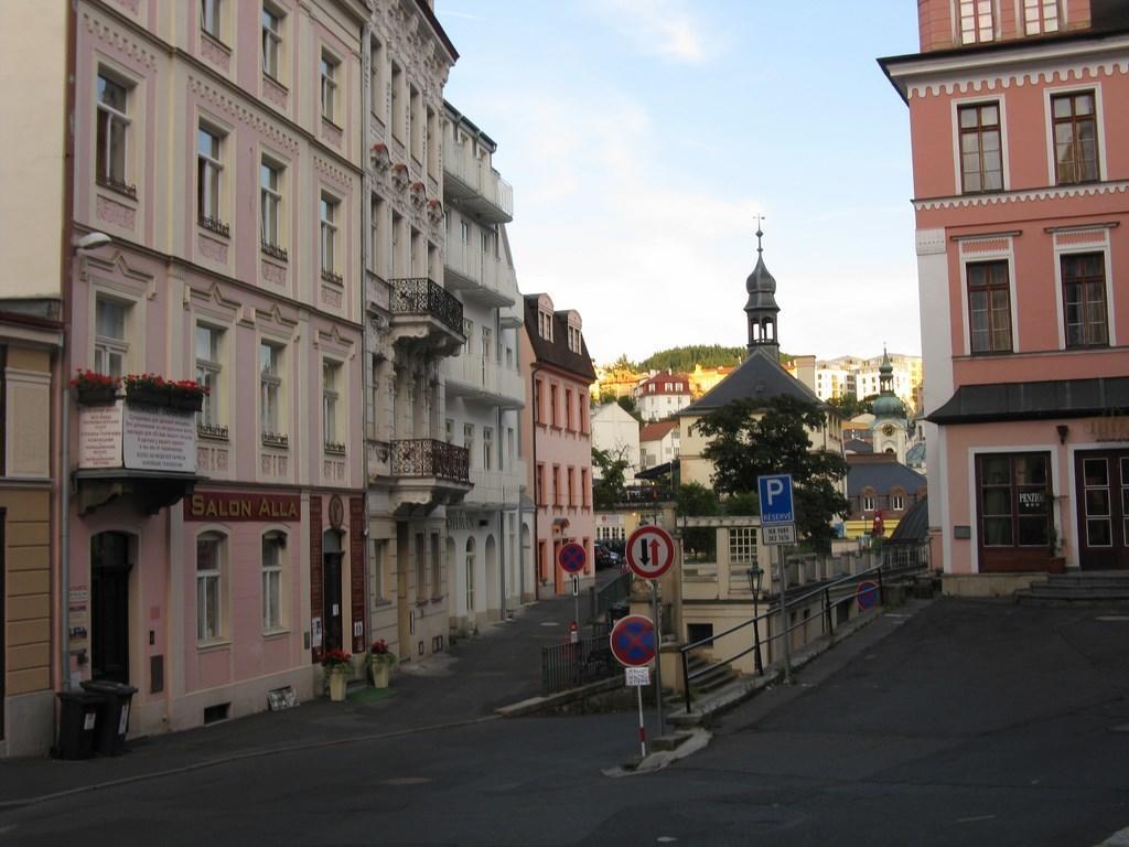 Hotel Asila Karlovy Vary Esterno foto